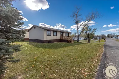 Exterior - 623 3rd St E, Roundup, MT 59072 photo 3 of 9