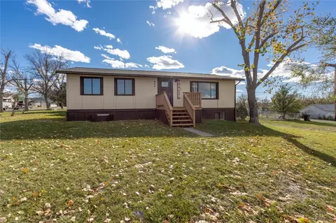 Exterior - 623 3rd St E, Roundup, MT 59072 photo 2 of 9