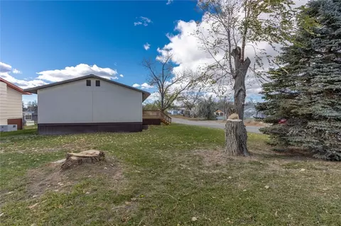 Exterior - 623 3rd St E, Roundup, MT 59072 photo 4 of 9