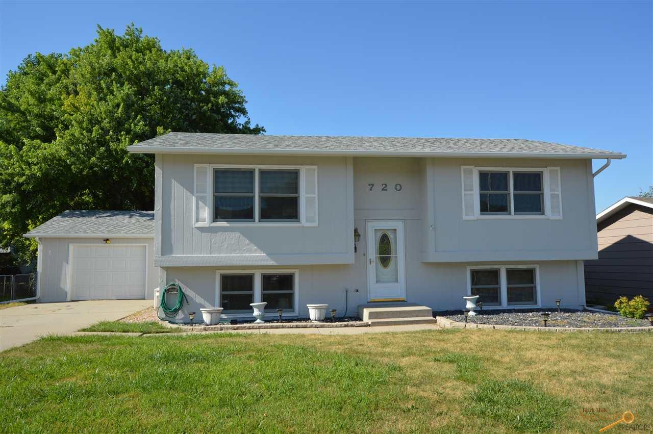 720 Comet Ct, Rapid City, SD 57701 photo 1
