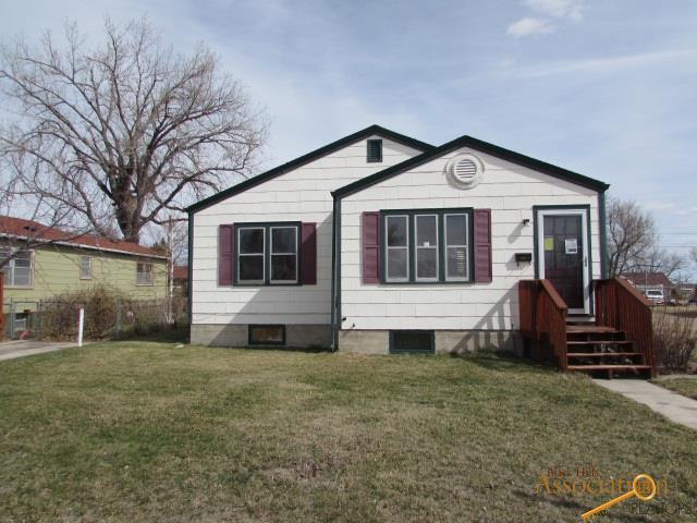 209 8th Ave, Belle Fourche, SD 57717 photo 1