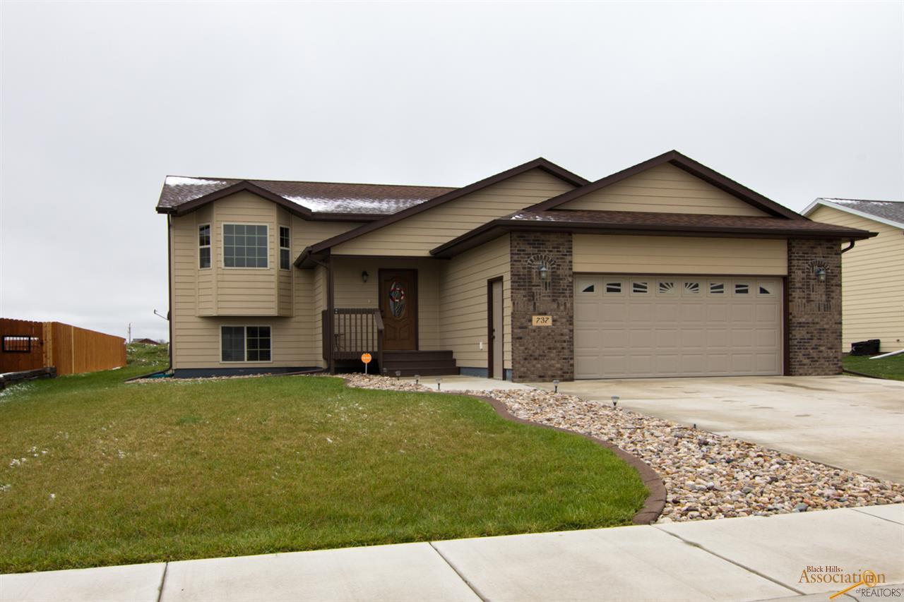 737 Radial Ln, Box Elder, SD 57719 photo 1