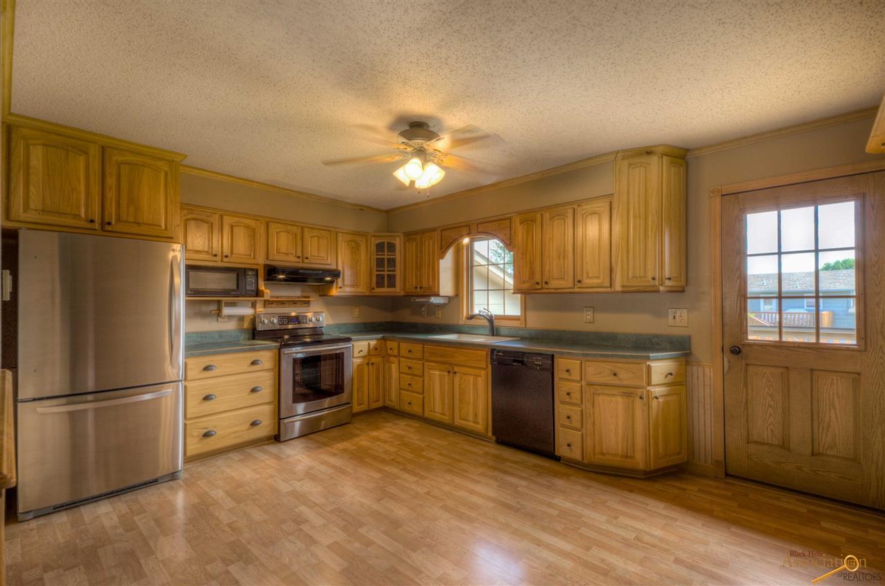 607 Hummingbird Cir, Box Elder, SD 57719 photo 4