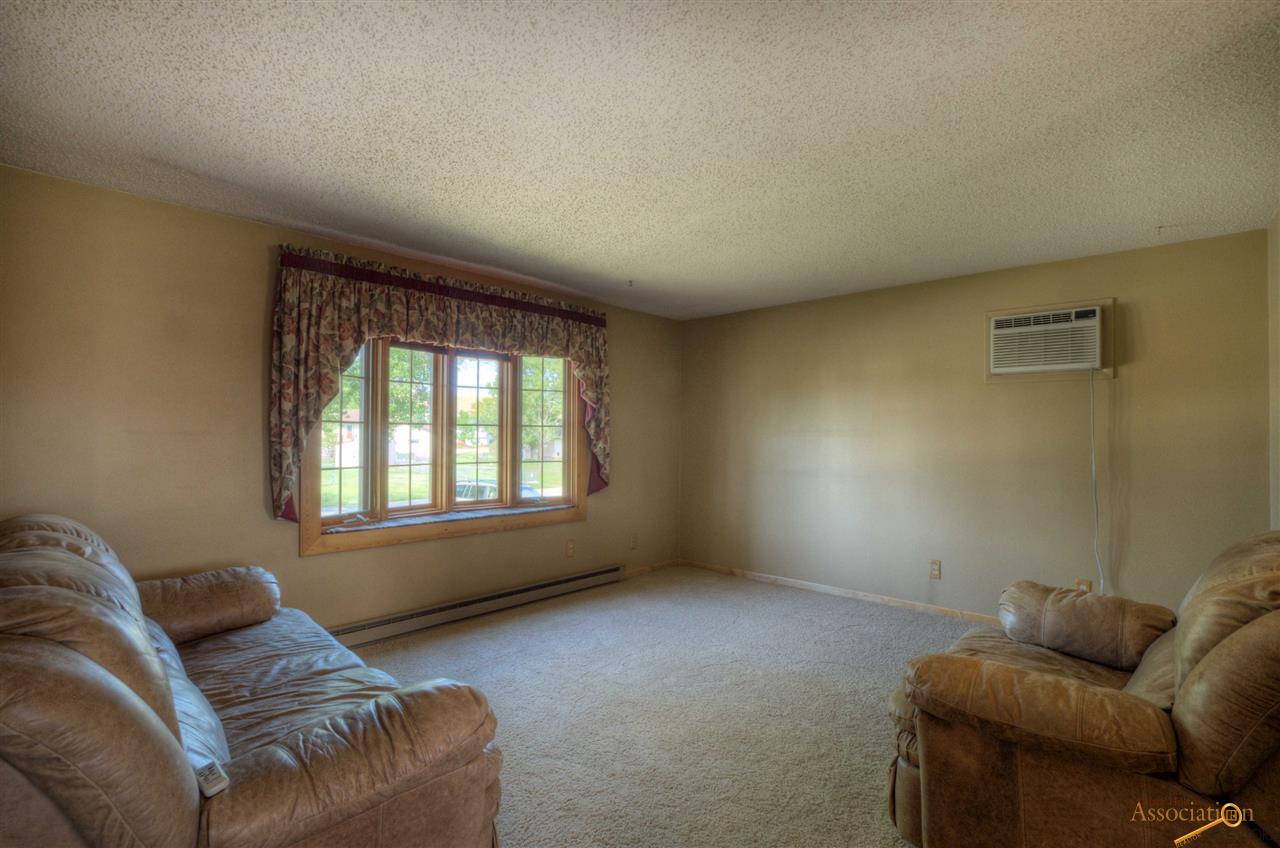 607 Hummingbird Cir, Box Elder, SD 57719 photo 5