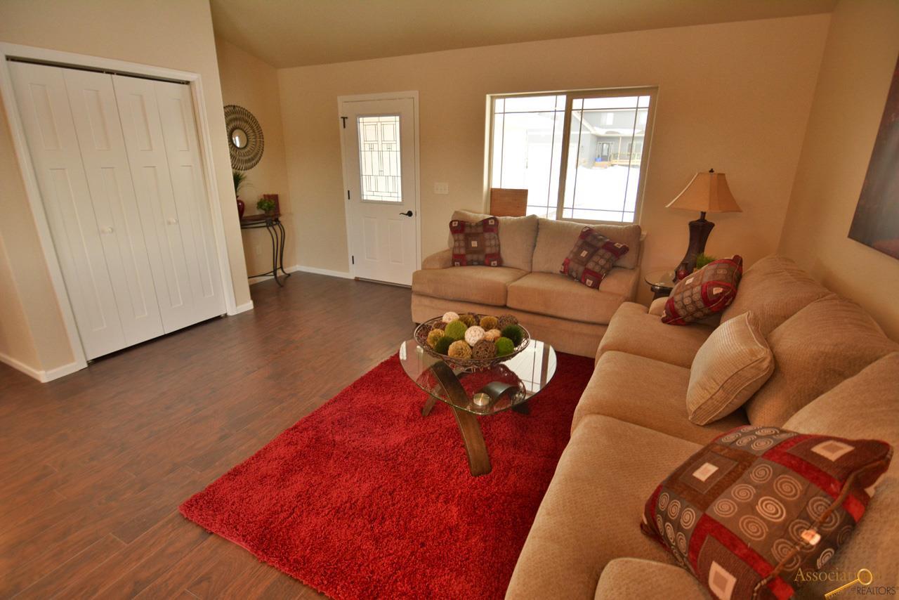 7320 Castlewood Dr, Summerset, SD 57718 photo 6