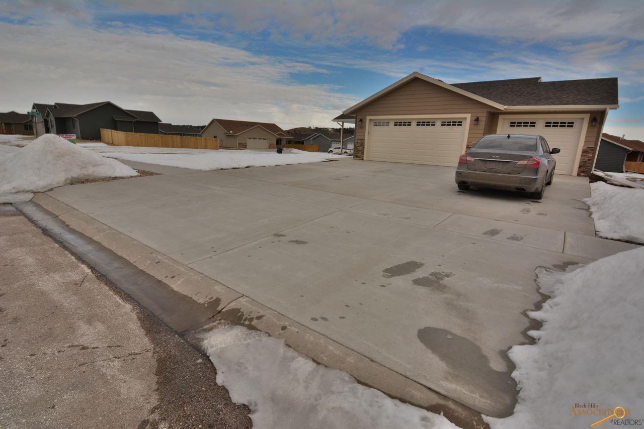7320 Castlewood Dr, Summerset, SD 57718 photo 3