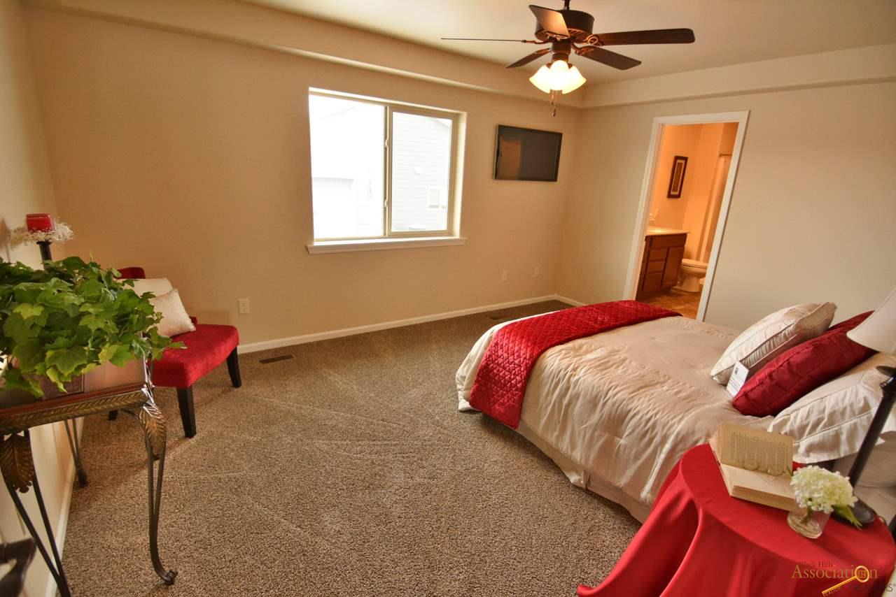 7320 Castlewood Dr, Summerset, SD 57718 photo 10