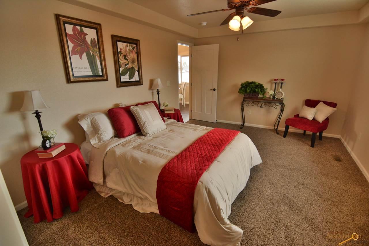 7320 Castlewood Dr, Summerset, SD 57718 photo 11