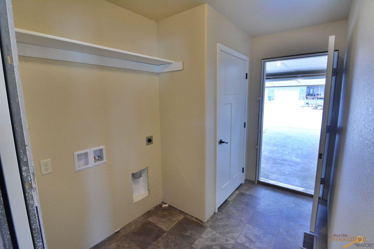 7320 Castlewood Dr, Summerset, SD 57718 photo 16
