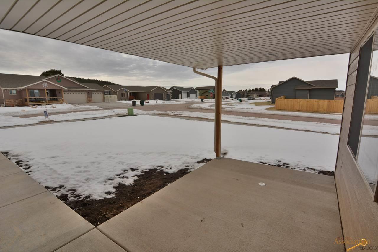 7320 Castlewood Dr, Summerset, SD 57718 photo 4