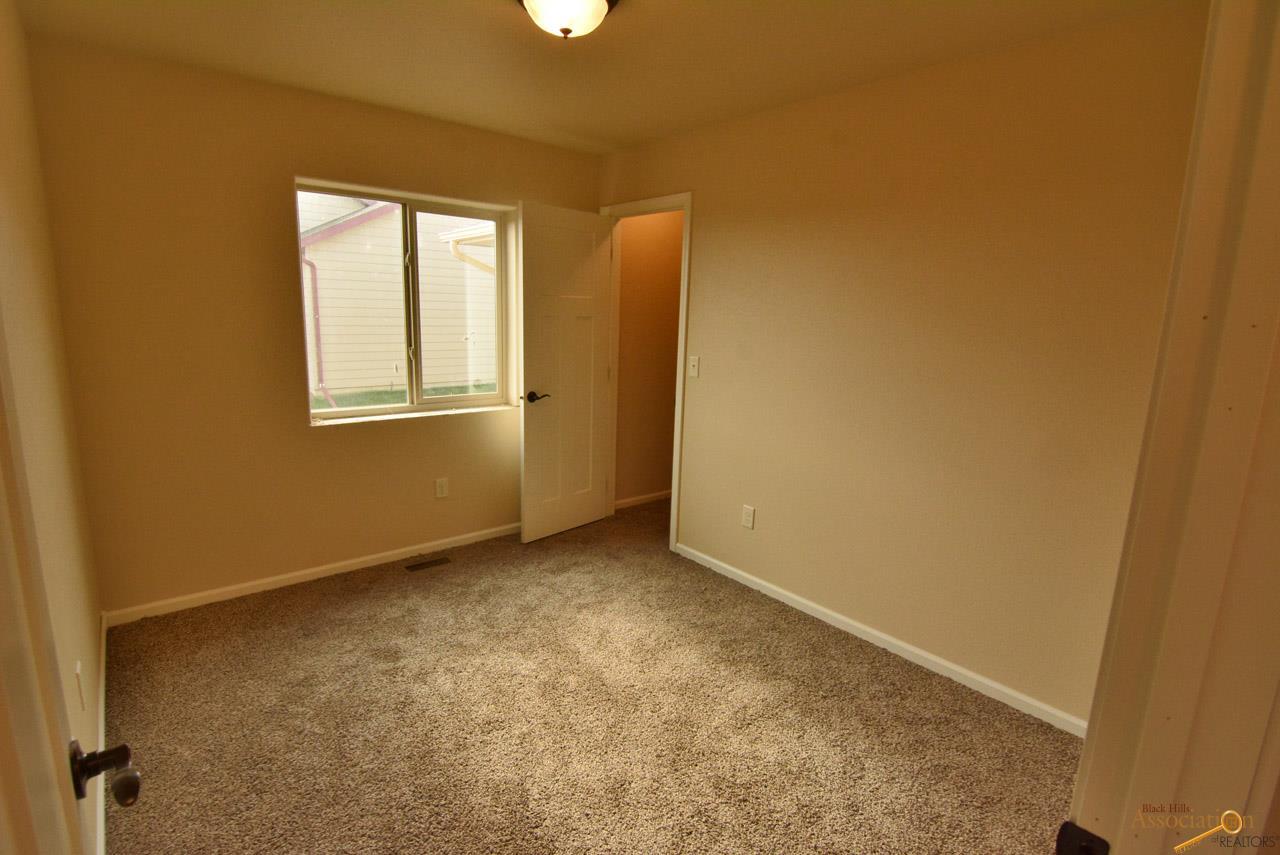 7320 Castlewood Dr, Summerset, SD 57718 photo 18