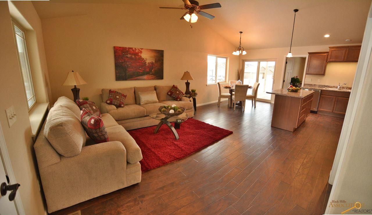 7320 Castlewood Dr, Summerset, SD 57718 photo 5