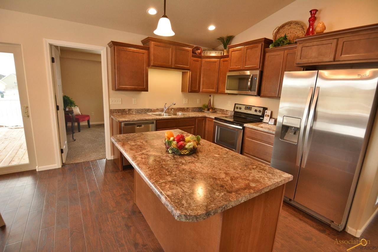 7320 Castlewood Dr, Summerset, SD 57718 photo 9