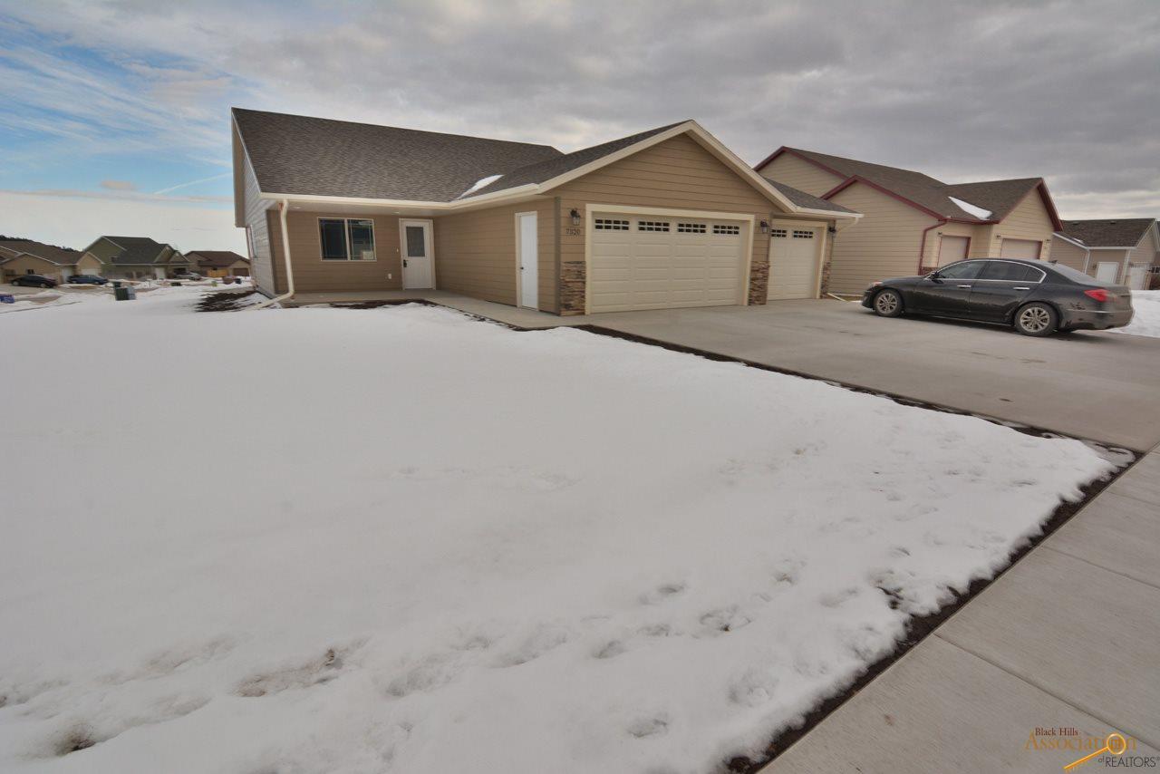 7320 Castlewood Dr, Summerset, SD 57718 photo 2