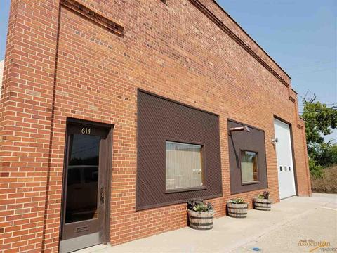 614 7th Ave, Belle Fourche, SD 57717 photo 1