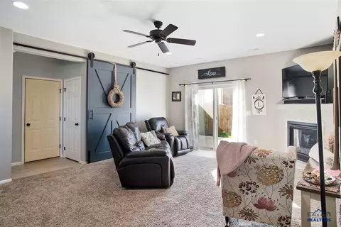 7341 Castlewood Dr, Summerset, SD 57718 photo 11