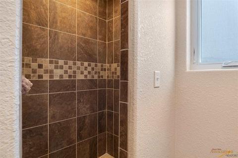 7335 Castlewood Dr, Summerset, SD 57718 photo 13