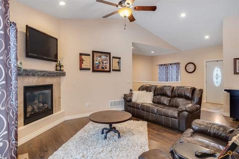 7335 Castlewood Dr, Summerset, SD 57718 photo 2