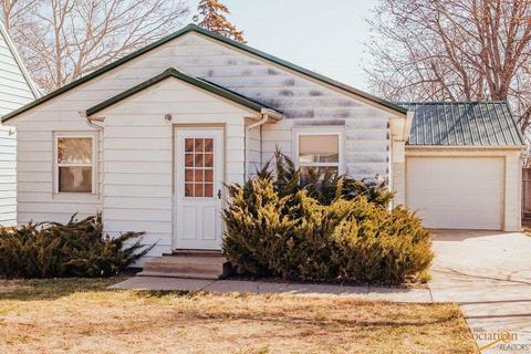 610 Glenn St, Wall, SD 57790 photo 1
