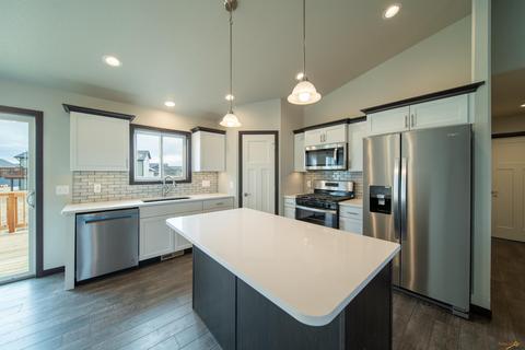 553 Bull Run Dr, Box Elder, SD 57719 photo 1