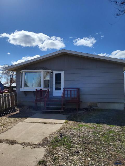 311 1st St E, Lemmon, SD 57638 photo 1