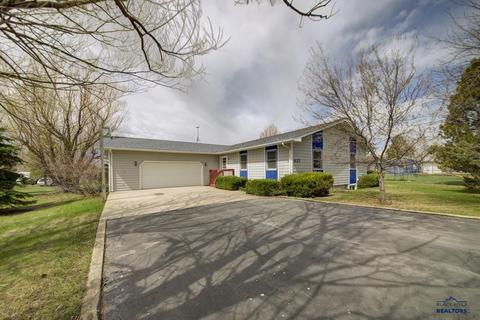 627 Westwind Dr, Box Elder, SD 57719 photo 1
