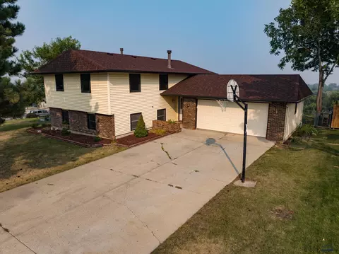 3504 Parkview Dr, Rapid City, SD 57701