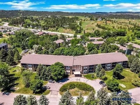 3943 Fairway Hills Dr, Rapid City, SD 57702