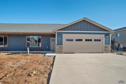 2214 Quartzite Dr, Sturgis, SD 57785