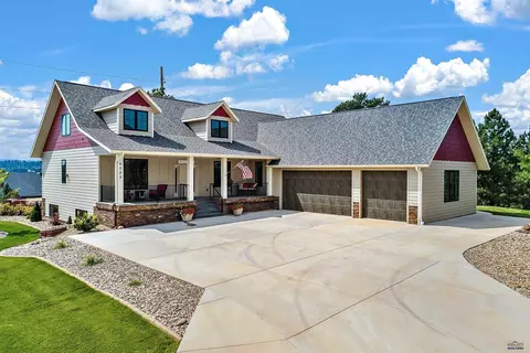 6025 Cloud Peak Dr, Rapid City, SD 57702