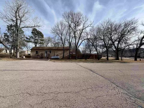 209 N 25th St, Hot Springs, SD 57747