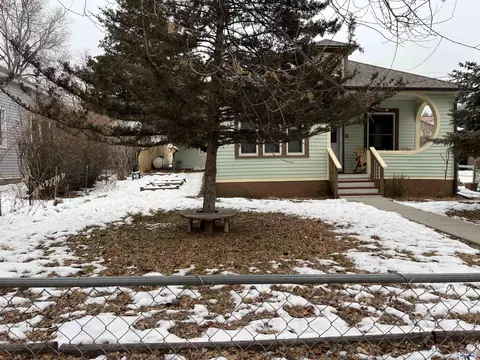 137 N 6th, Hot Springs, SD 57747