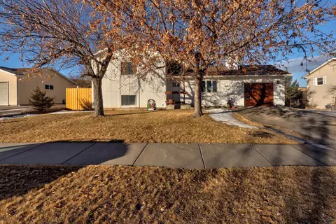 737 Lion Dr, Rapid City, SD 57701