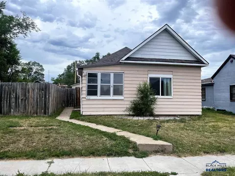 202 4th Ave, Edgemont, SD 57735