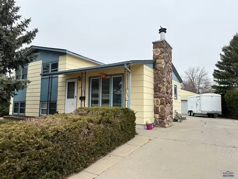1006 Park Hill Dr, Rapid City, SD 57701