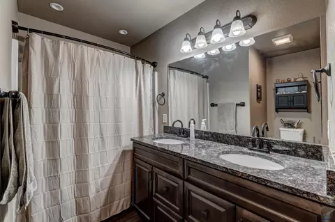 Bath - 7993 Steamboat Rd, Summerset, SD 57769 photo 1 of 3