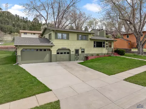 1702 Cruz Dr, Rapid City, SD 57702
