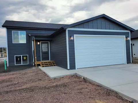 5211 Bunker Dr, Rapid City, SD 57701