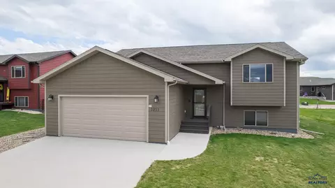 1231 Kodiak Dr, Box Elder, SD 57719
