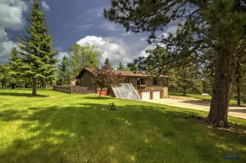 895 Penny Ln, Rapid City, SD 57702
