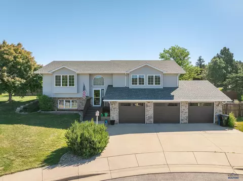 2910 Princeton Ct, Rapid City, SD 57702