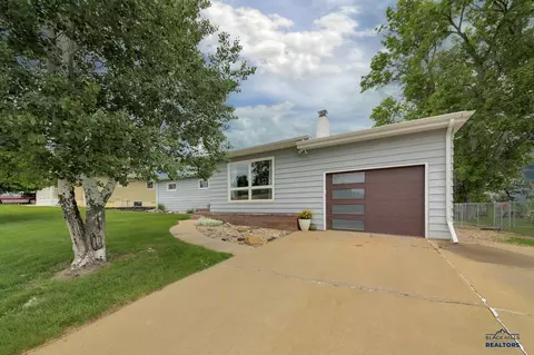3928 Brookside Dr, Rapid City, SD 57702