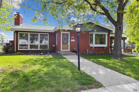 216 Pinedale Dr, Rapid City, SD 57701