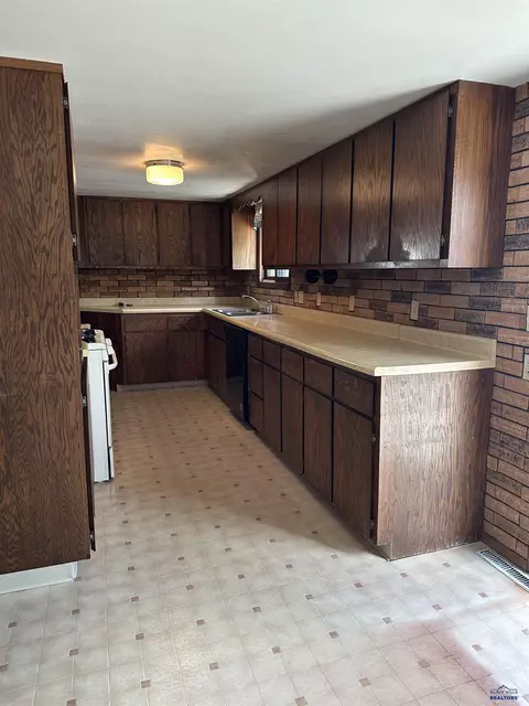 1512 Jackson, Sturgis, SD 57785 photo 10