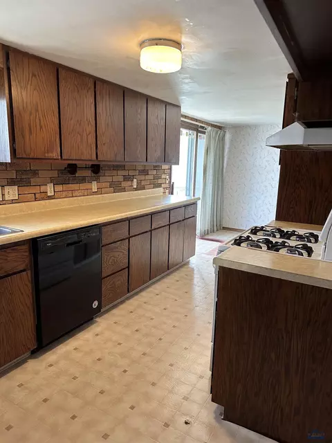 1512 Jackson, Sturgis, SD 57785 photo 8