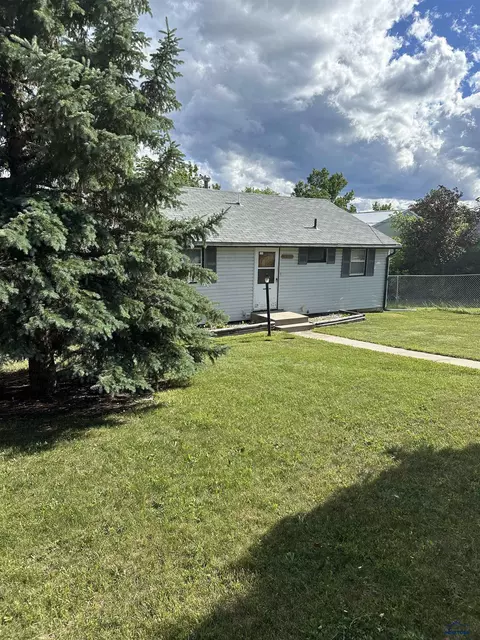 1512 Jackson, Sturgis, SD 57785 photo 3