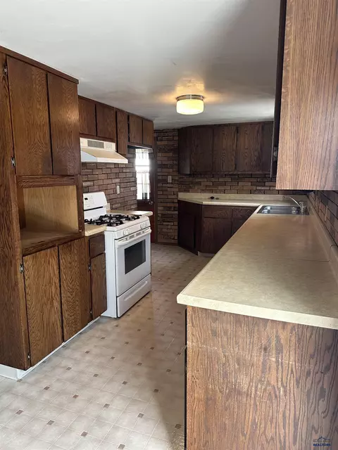 1512 Jackson, Sturgis, SD 57785 photo 9