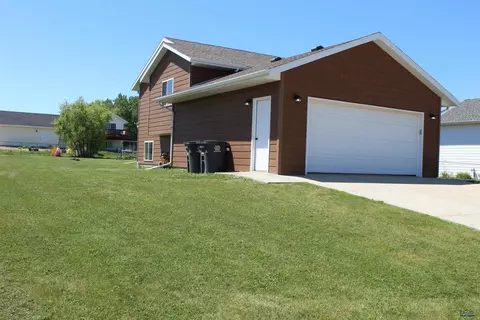 319 Ruhe Ln, Box Elder, SD 57719 photo 5