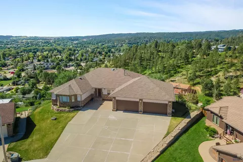 4074 Valley West Dr, Rapid City, SD 57702