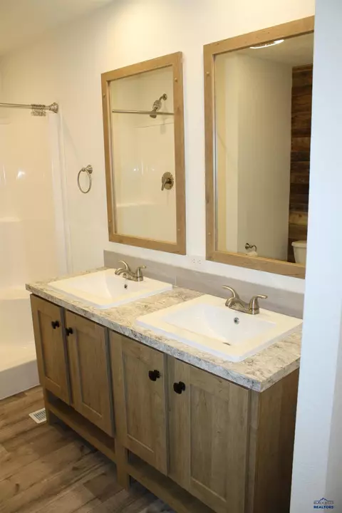 Bath - 409 Freedom Ln, Buffalo, SD 57720 photo 2 of 3